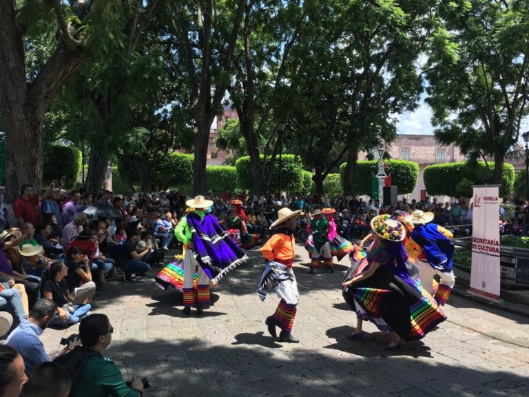 México se ‘vive’ en la Plaza de Armas con música y danza