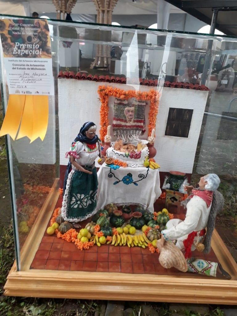 Premiarán a ganadores del L Concurso Estatal de Artesanías por Noche de Muertos, en Pátzcuaro