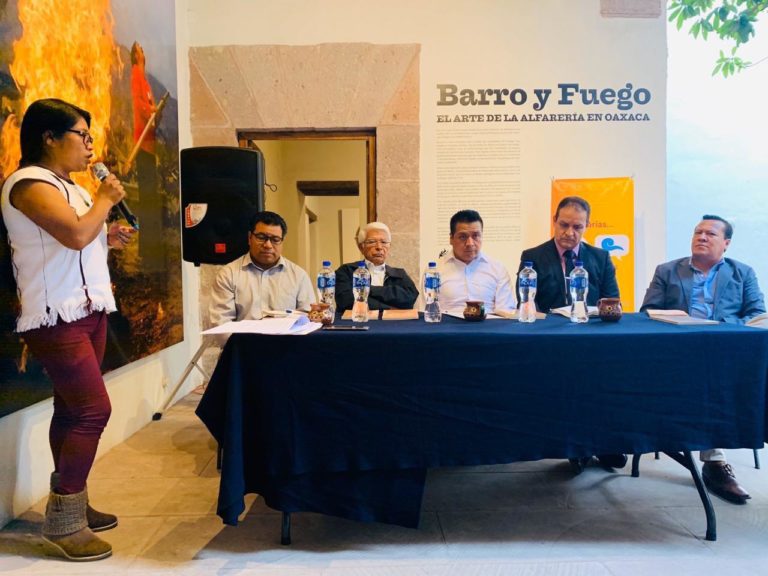 Presenta Gobierno del Estado, literatura de la vida de los pueblos Indígenas