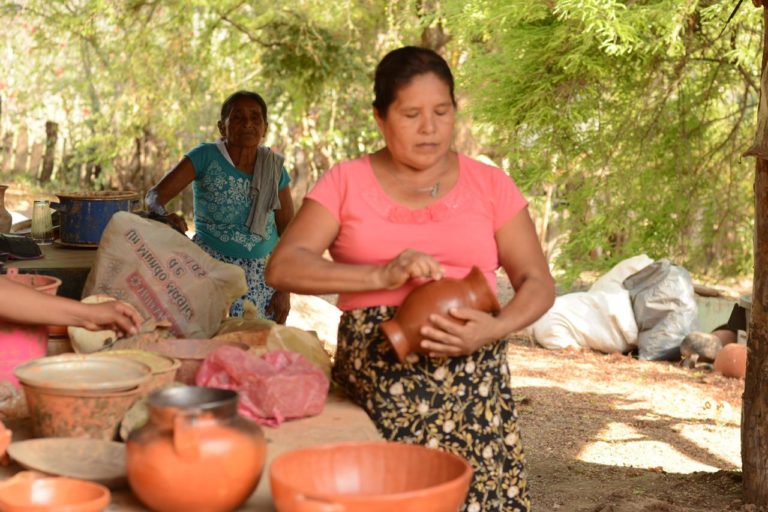 Edith, con la magia de la artesanía en sus manos