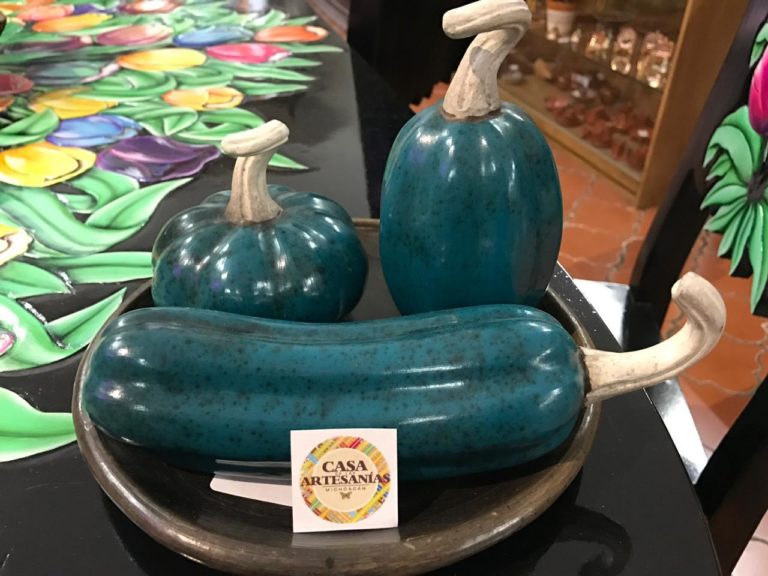 Artesanía michoacana presente en el LXXV Campeonato Nacional Charro