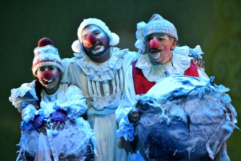 Triciclo rojo encendió la imaginación de los niños, dentro del FMM