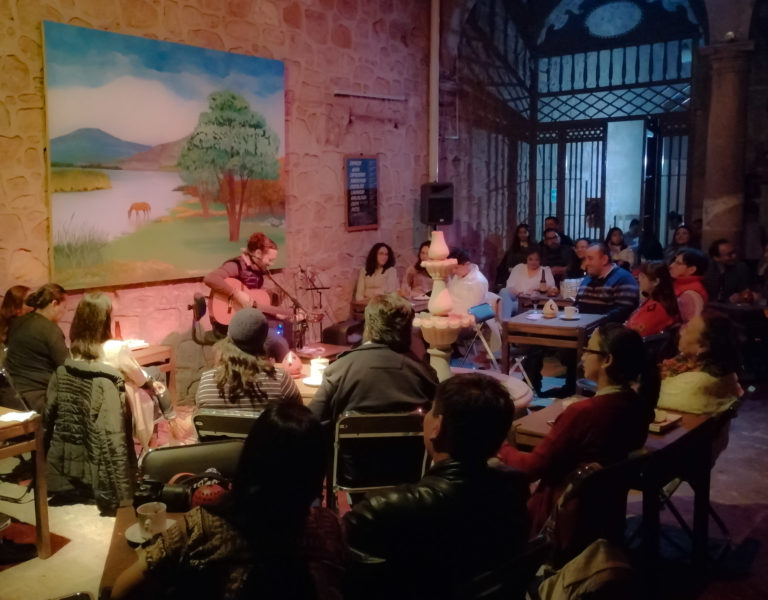 El cantautor cubano Adrián Gil “El Tigre” realizó la presentación de su nuevo disco Toda la Belleza Dos.