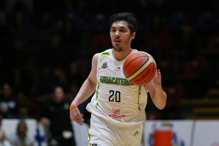 Aguacateros se impone con contundencia sobre Libertadores