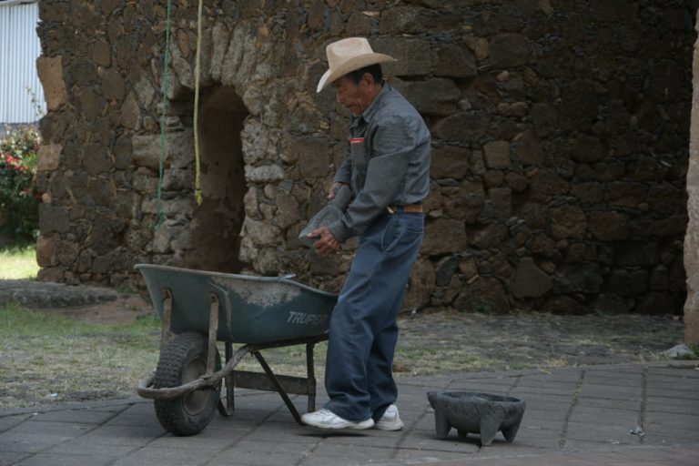 Artesanías y gastronomía, en la quinta Feria del Molcajete y Arte Campesino de San Nicolás Obispo