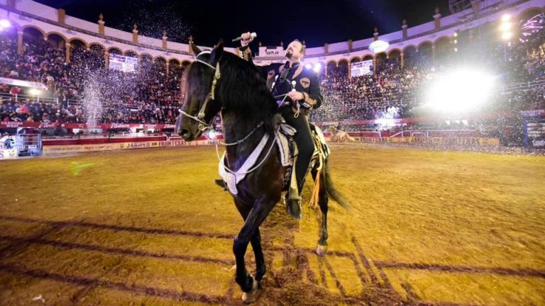 Pepe Aguilar presentó con éxito en Morelia, Jaripeo sin fronteras