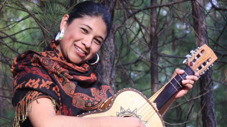 Elizabeth Avendaño Sayagua: “La teatralidad mexicana en la música y baile tradicional terracalenteños”