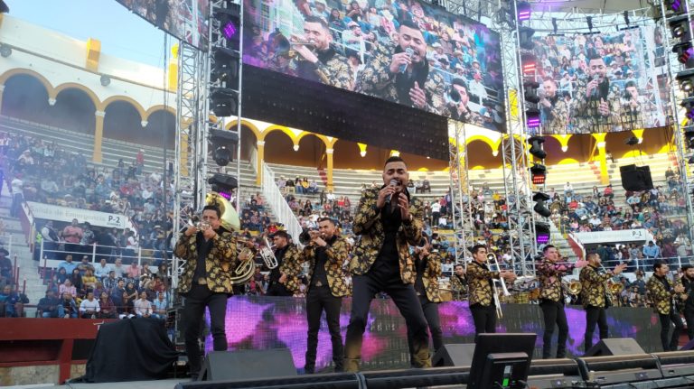 Jaripeo sin igual, con Banda El Recodo y los Toros Destructores