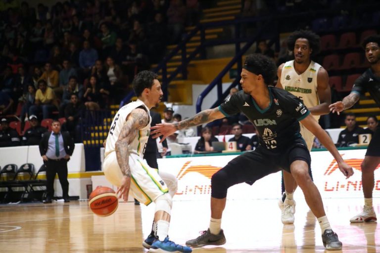 Aguacateros triunfa en el primero de la serie contra Abejas