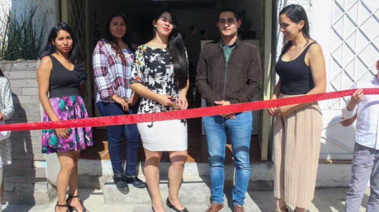 Inaugura Ijumich negocio de jóvenes emprendedoras