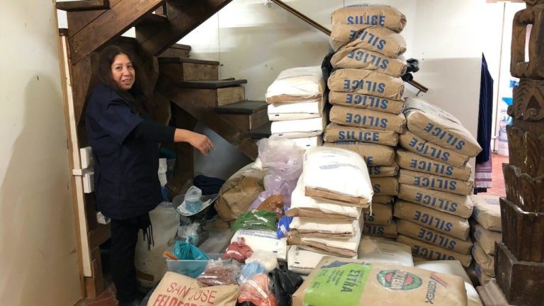 Artesanas y artesanos michoacanos, adquieren materia prima a bajo costo, con apoyo del IAM