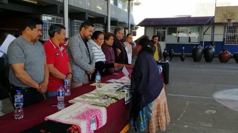 Premian talento y creatividad de artífices de Cocucho