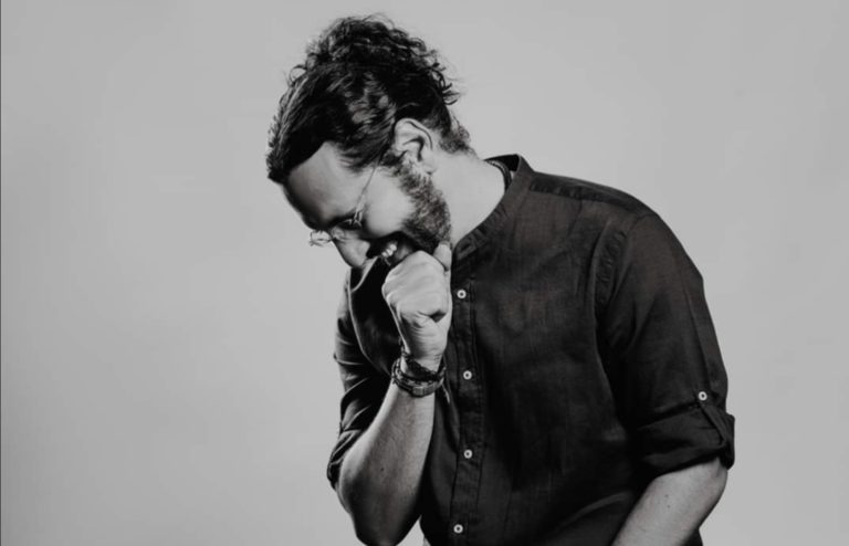 La poesía nos acompaña con Adrián Gil