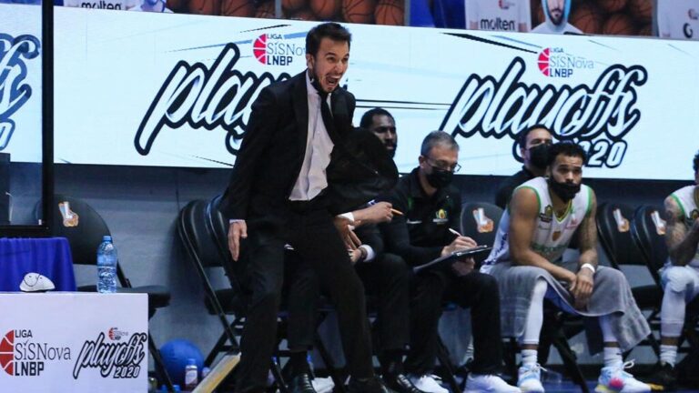 AGUACATEROS A UN JUEGO DE HACER HISTORIA