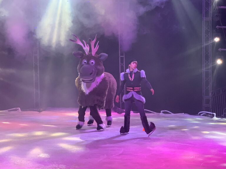 Disfrutan niñas, niños y familias de “Frozen on Ice” en Morelia