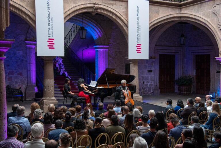 Álvaro Bitrán y Nargiza Kamilova llenan Palacio Municipal de música.