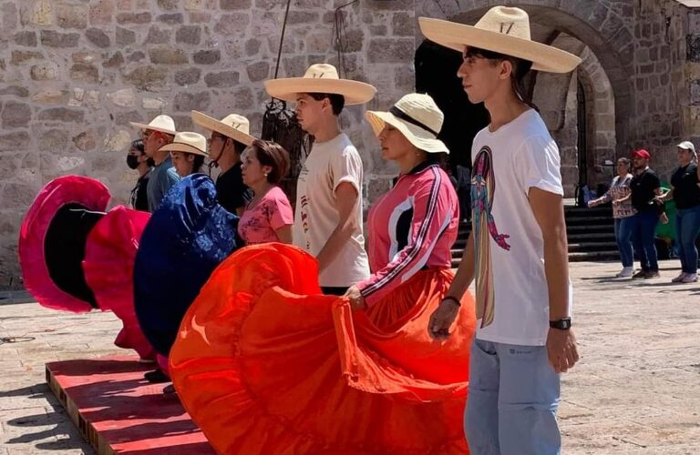 Con “Juan Colorado”, irá Michoacán por Récord Guiness de baile