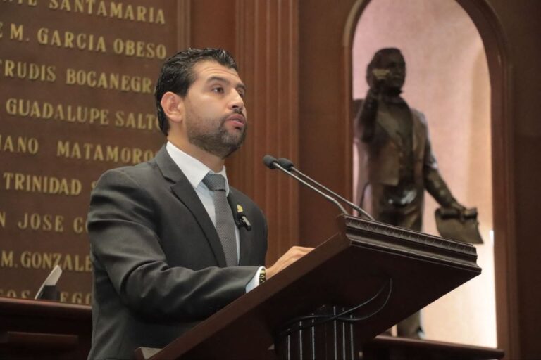 Propone Octavio Ocampo cárcel para el «halconeo digital» y el espionaje con cámaras ilegales en Michoacán