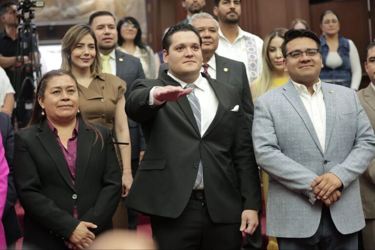 César Osuna Belmonte rinde protesta como diputado local