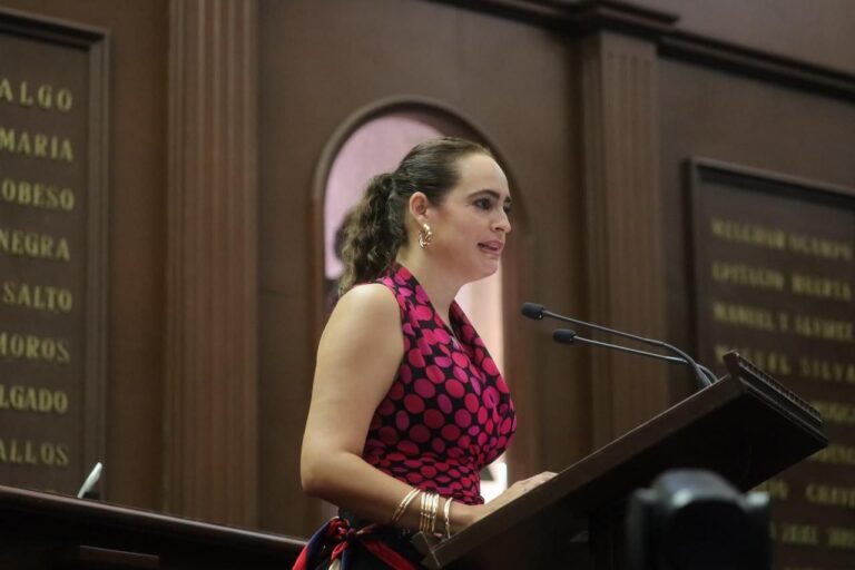 Celebra Sandra Arreola aprobación de «Ley Cazzu» en pro del bienestar infantil
