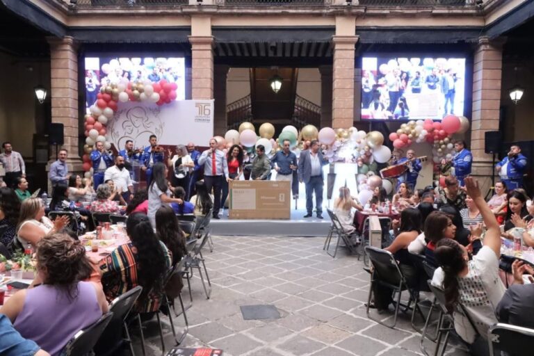 Congreso del Estado reconoce labor de las madres michoacanas en la sociedad