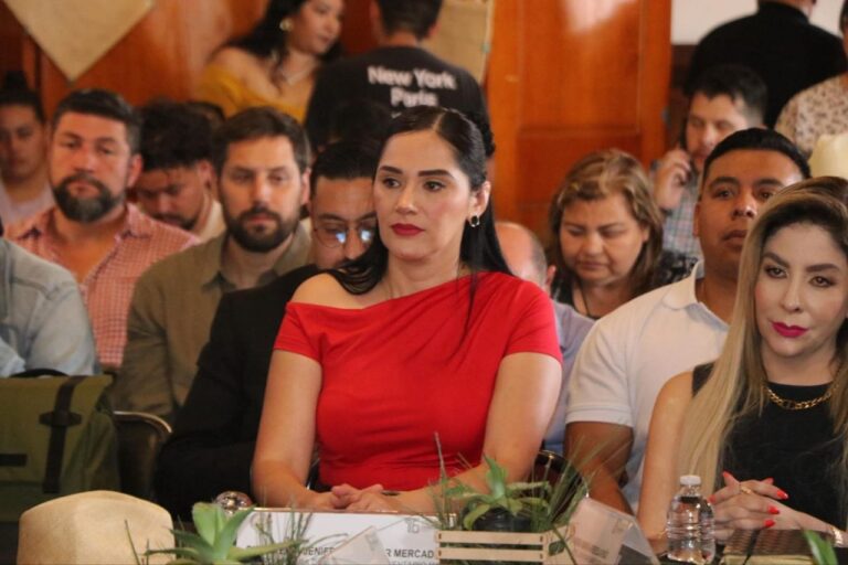 Respalda Diana Espinoza al sector mezcalero