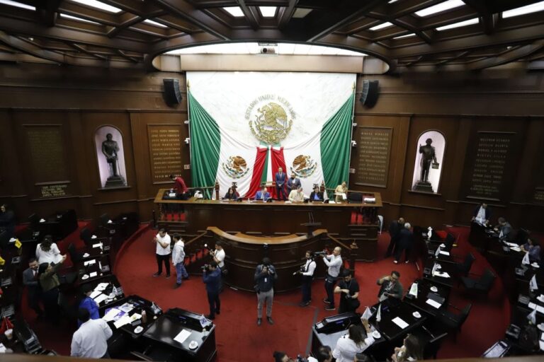 76 Legislatura reconoce el uso de la escritura a mano para fomentar el pensamiento crítico