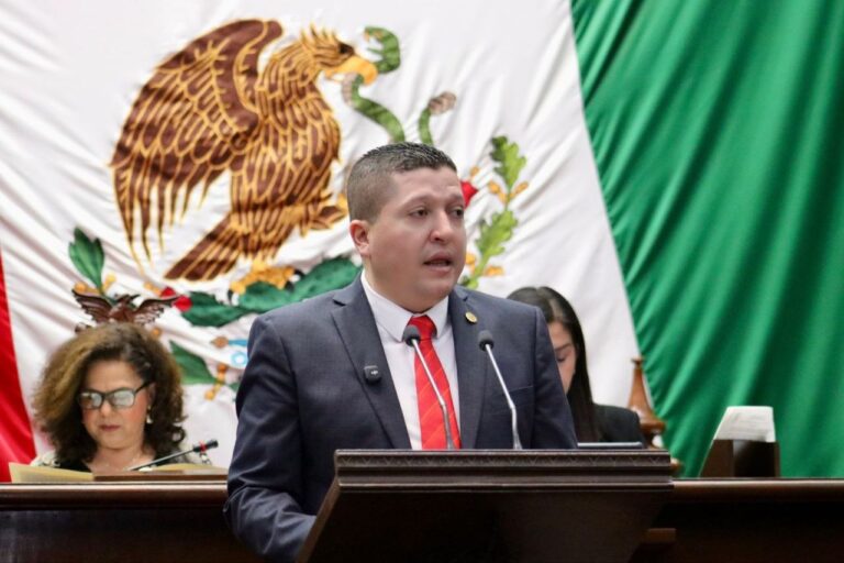 Presenta Vicente Gómez inciativa para fortalecer la educación digital en Michoacán