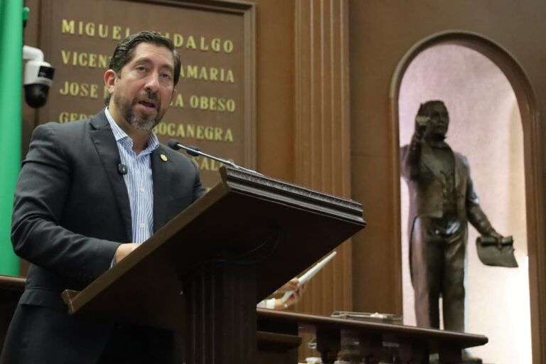 Abraham Espinoza Villa propone adopción intrafamiliar ágil en Michoacán