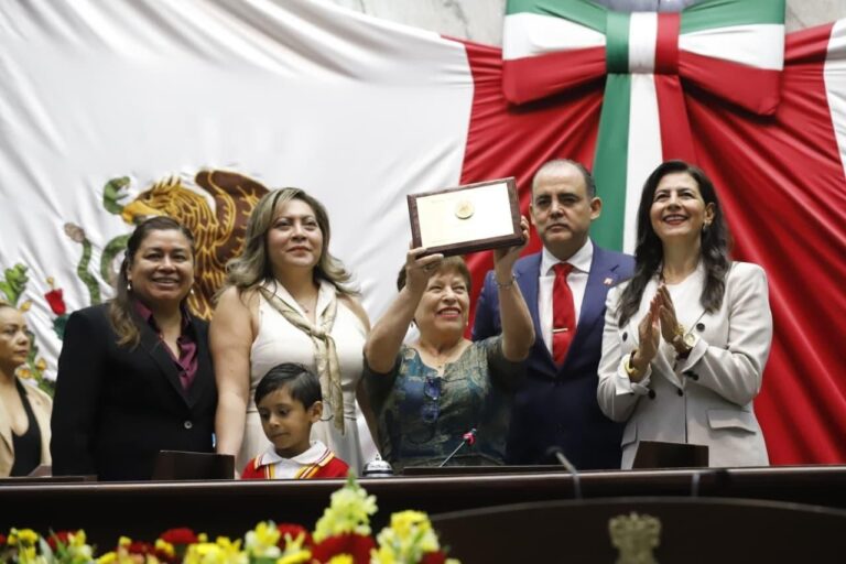 Congreso del Estado condecora al Proyecto Cendi con la Condecoración al Mérito Docente