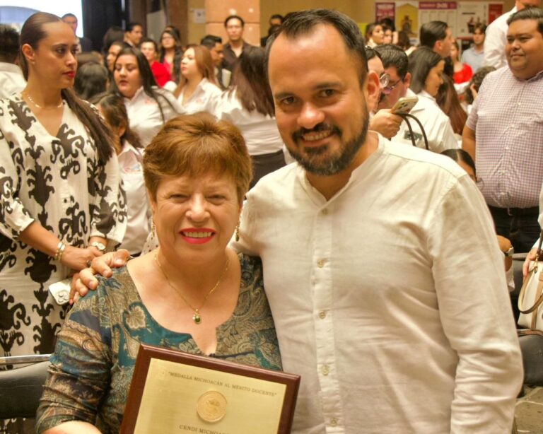 Hugo Rangel reconoce al CENDI por recibir la Presea al Mérito Docente