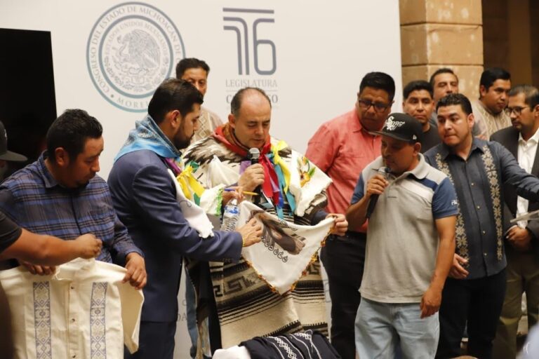 Promueven diputados consumo de artesanías de la Meseta Purépecha