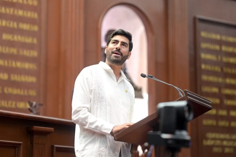 Aprueba Congreso de Michoacán minuta en materia de nacionalidad única para ejercer la titularidad de los Poderes Ejecutivo Federal y Locales
