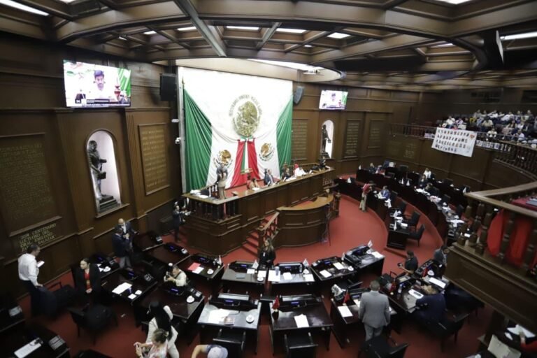 Al Hospital de la Mujer y al doctor Juan Abraham Bermúdez, Condecoración al Mérito Medico “Manuel Martínez Báez”