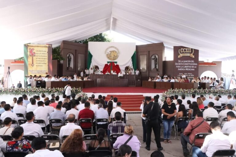 El Congreso del Estado entrega Condecoración “Constitución de 1814” al Colegio de Abogadas de Michoacán